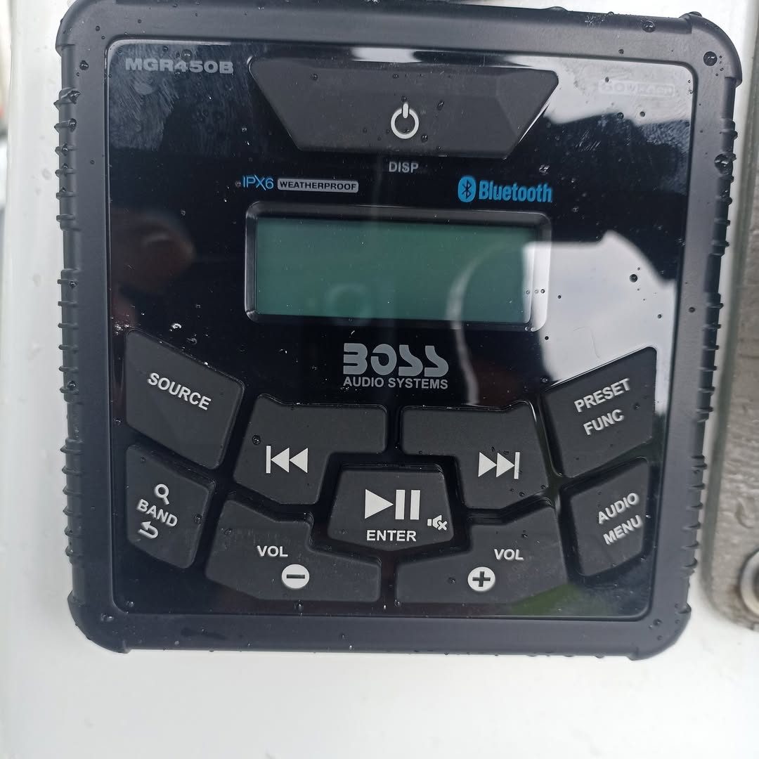 Autoradio marine Boss étanche avec Bluetooth